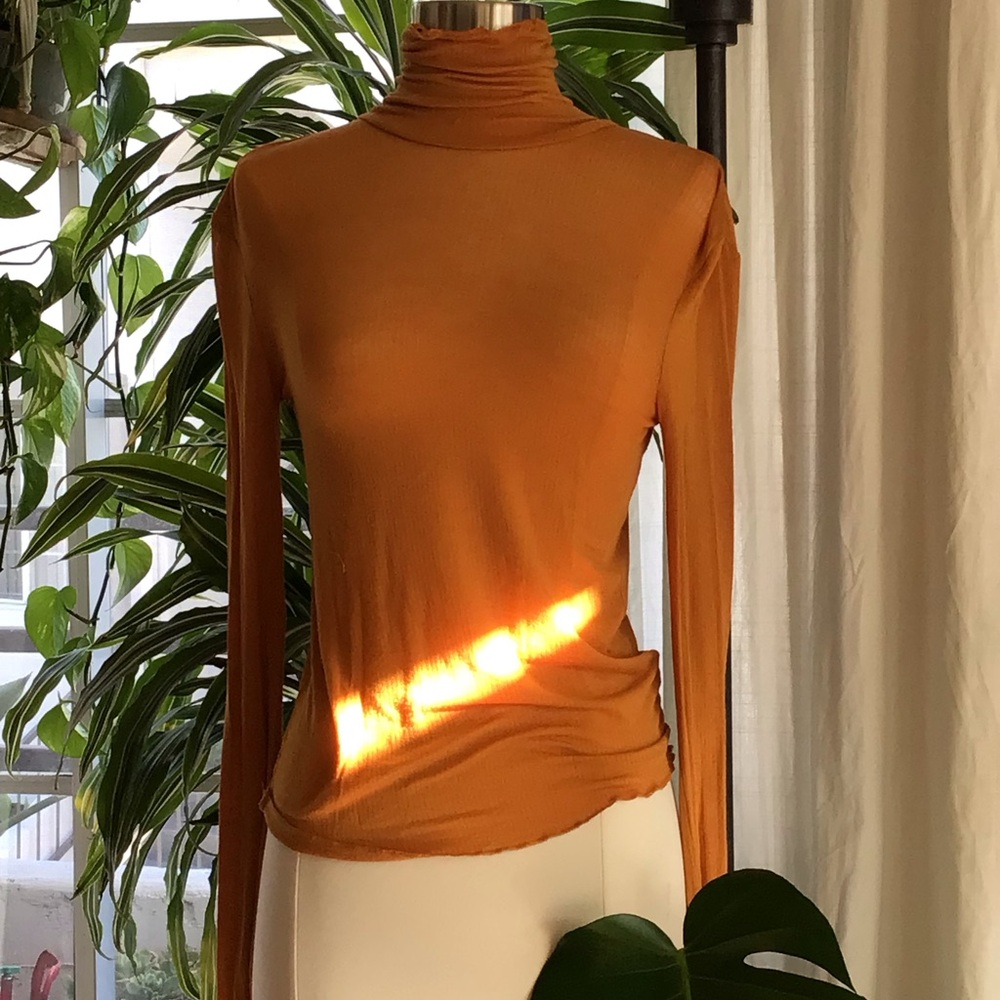 MUSTARD TURTLE NECK